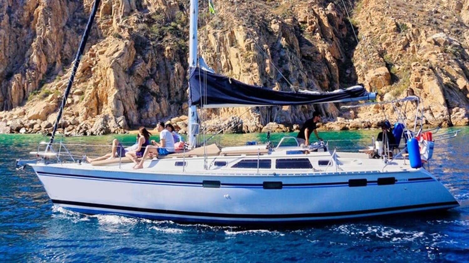 38 ft luxury sailing sailboat