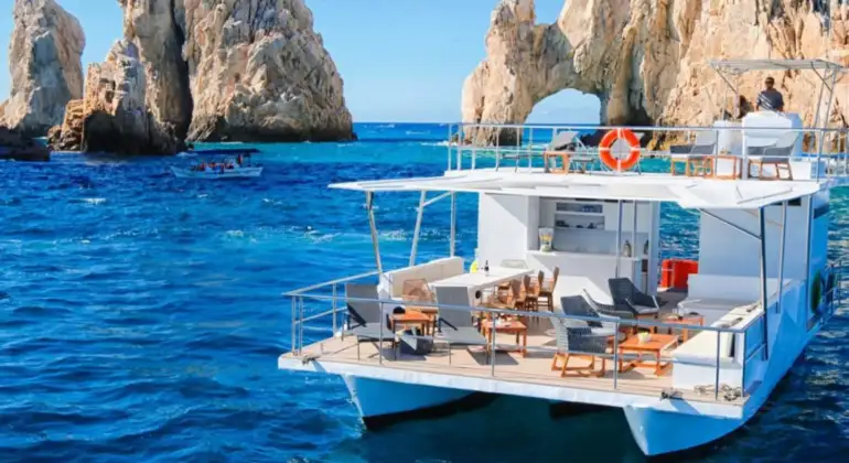 Rent Manta VIP Custom 40 Catamaran in Cabo San Lucas