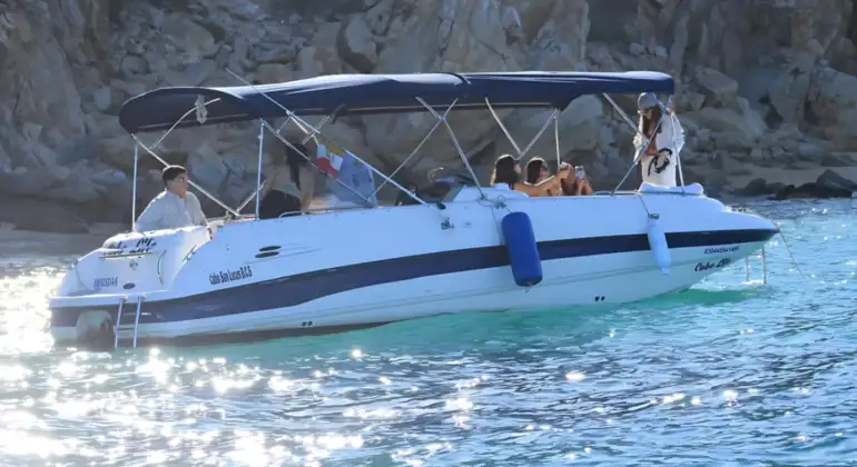 Private 28ft Yacht Charter with Snorkeling in Cabo San Lucas