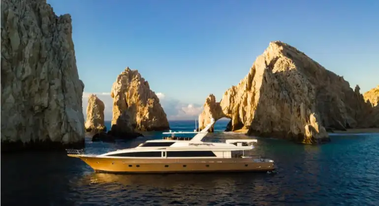 Rent Northern Dream – Sovereign Yachts 130 in Cabo San Lucas | BoatRentalsLosCabos